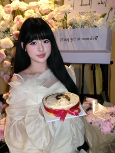 Tran Thanh Tam Celebrates Birthday with Stunning Maternity Photoshoot - image 9