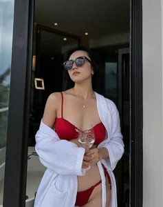 Bien Hoa Fitness Influencer Redefines Gym Fashion with Bold and Dedicated Style - image 0
