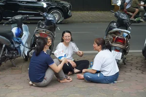 Memorable Moments from the 10th Grade Entrance Exams in Hanoi - image 13