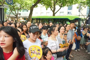 Memorable Moments from the 10th Grade Entrance Exams in Hanoi - image 6