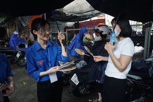 Memorable Moments from the 10th Grade Entrance Exams in Hanoi - image 5