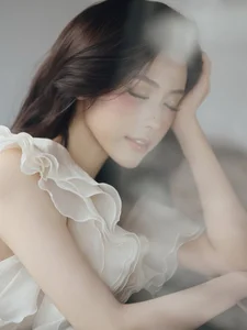 The mesmerizing elegance of Ha An in a soulful Femme Fatale inspired concept - image 2