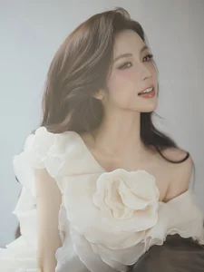 The mesmerizing elegance of Ha An in a soulful Femme Fatale inspired concept - image 8