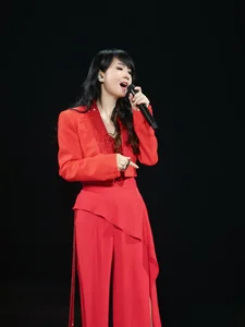 The Grace of Vivian Chow: Exploring the Timeless Fashion Style of a Cultural Icon - image 5