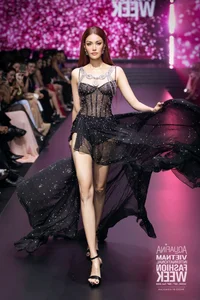 Supermodel Lan Khue’s Luxurious Family Getaway: A Glimpse into Elite Living - image 11