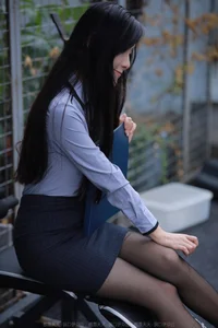 Elegant Professionalism: Wan Ping in the IESS Office Fashion Series - image 28