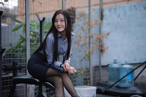 Elegant Professionalism: Wan Ping in the IESS Office Fashion Series - image 50