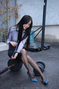 Elegant Professionalism: Wan Ping in the IESS Office Fashion Series - image 1