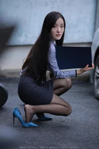 Elegant Professionalism: Wan Ping in the IESS Office Fashion Series - image 43