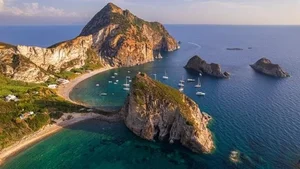Palmarola: The Prehistoric Mediterranean Island Where Time Stands Still - image 10