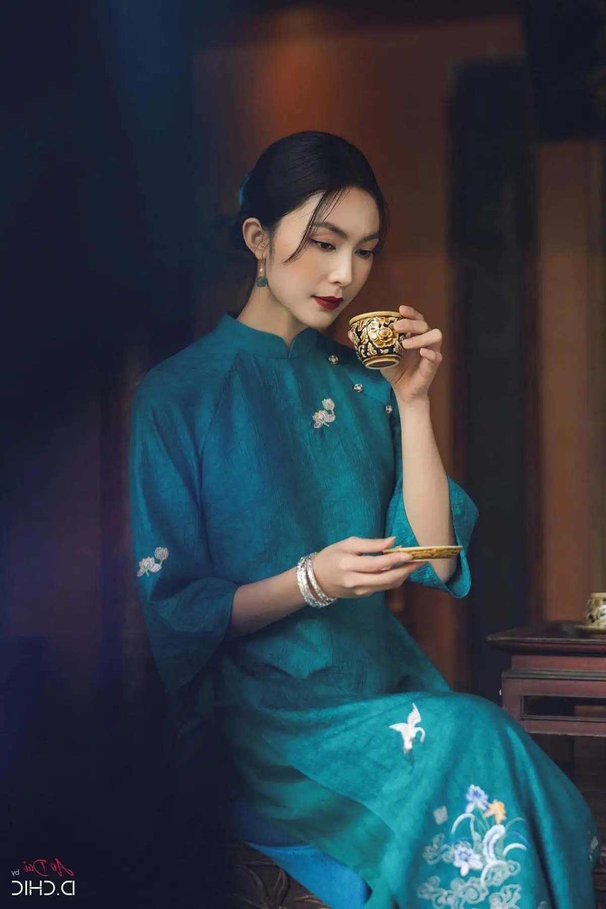 Helly Tống Evokes Nostalgia: Modernized Ao Dai Beauty and Vietnamese Grace Amidst Nature