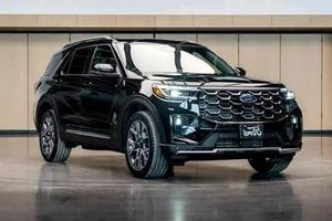 Exclusive Look at the One-Off 2026 Ford Explorer Platinum AWD Custom Built for Pope Leo XIV by Ford CEO Jim Farley - image 4