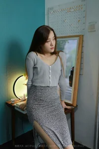 Soft Femininity and Floral Charms: A Look at Wan Ping in the IESS Gentle Floral Dress Series - image 19