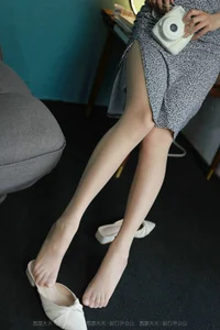 Soft Femininity and Floral Charms: A Look at Wan Ping in the IESS Gentle Floral Dress Series - image 59