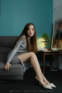 Soft Femininity and Floral Charms: A Look at Wan Ping in the IESS Gentle Floral Dress Series - image 36