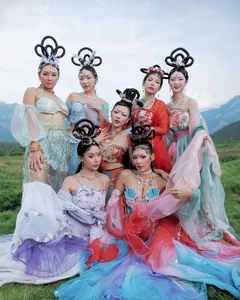 Stunning Vietnamese Celebrity Halloween Transformations: The Iconic Journey to the West Spider Spirits - image 2