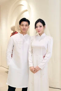 Elegant Bridal Visuals: Van Thanh’s Engagement Ao Dai Revealed - image 2