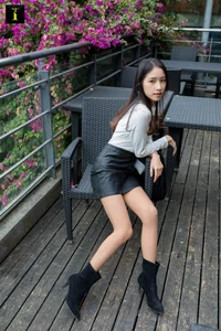 IESS Meizi and Bougainvillea: Elegant Chinese Hosiery Modeling Gallery - image 4