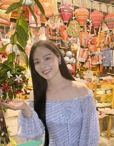 Chi Pu and Chinese Star Explore Hoi An and the Golden Bridge - image 2