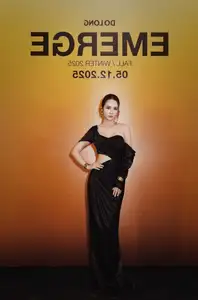 Huyen Lizzie Stuns with Alluring Slender Back and Elegant Fashion Style - image 11