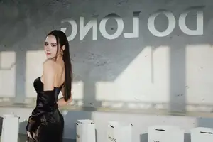 Huyen Lizzie Stuns with Alluring Slender Back and Elegant Fashion Style - image 12