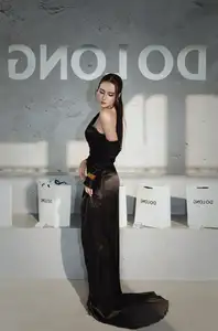 Huyen Lizzie Stuns with Alluring Slender Back and Elegant Fashion Style - image 8