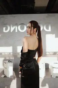 Huyen Lizzie Stuns with Alluring Slender Back and Elegant Fashion Style - image 6