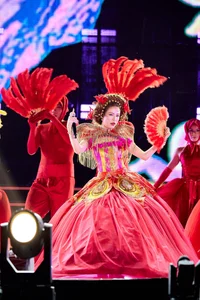 Modern V-Pop Sensation Hoàng Thùy Linh: Bringing Vietnamese Culture to the Global Stage with Stunning Performances and Iconic Fashion - image 5