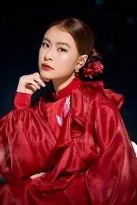 Modern V-Pop Sensation Hoàng Thùy Linh: Bringing Vietnamese Culture to the Global Stage with Stunning Performances and Iconic Fashion - image 4