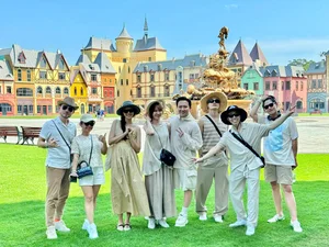 Vietnamese Comedian Anh Duc and Fiancée Anh Pham Shine on the Red Carpet: A Look at Their Romantic Public Appearance - image 2