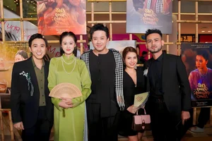 Vietnamese Comedian Anh Duc and Fiancée Anh Pham Shine on the Red Carpet: A Look at Their Romantic Public Appearance - image 4