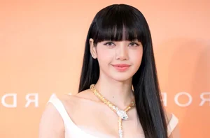 Lisa of BLACKPINK: A Global Icon Navigating Love, Fame, and Public Opinion - image 6