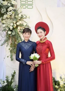 The Stunning U50 Beauty of Doan Van Hau’s Mother-in-Law in Traditional Vietnamese Ao Dai - image 2
