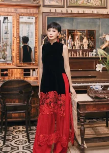 The Stunning U50 Beauty of Doan Van Hau’s Mother-in-Law in Traditional Vietnamese Ao Dai - image 8