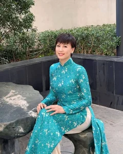 The Stunning U50 Beauty of Doan Van Hau’s Mother-in-Law in Traditional Vietnamese Ao Dai - image 7
