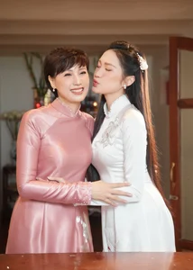The Stunning U50 Beauty of Doan Van Hau’s Mother-in-Law in Traditional Vietnamese Ao Dai - image 9