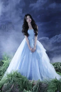 The Rising Stars of Vietnam: A Look at the Captivating Beauty of Quyen Linh’s Daughters - image 5