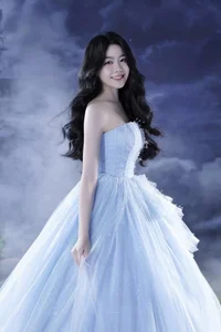 The Rising Stars of Vietnam: A Look at the Captivating Beauty of Quyen Linh’s Daughters - image 4