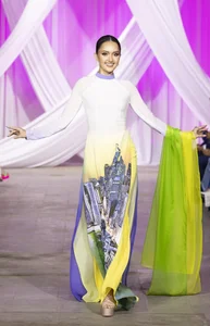 International Beauties Showcase the Timeless Elegance of Vietnamese Silk Ao Dai in Stunning Fashion Gallery - image 2