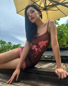 Chi Pu Stuns in Bold Tight-Fitting Outfits Highlighting Her Iconic Curves and Fashion Evolution - image 4