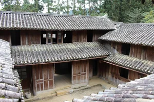The Architecture of the 150 Billion VND Ancient Hmong King Palace in Ha Giang - image 4