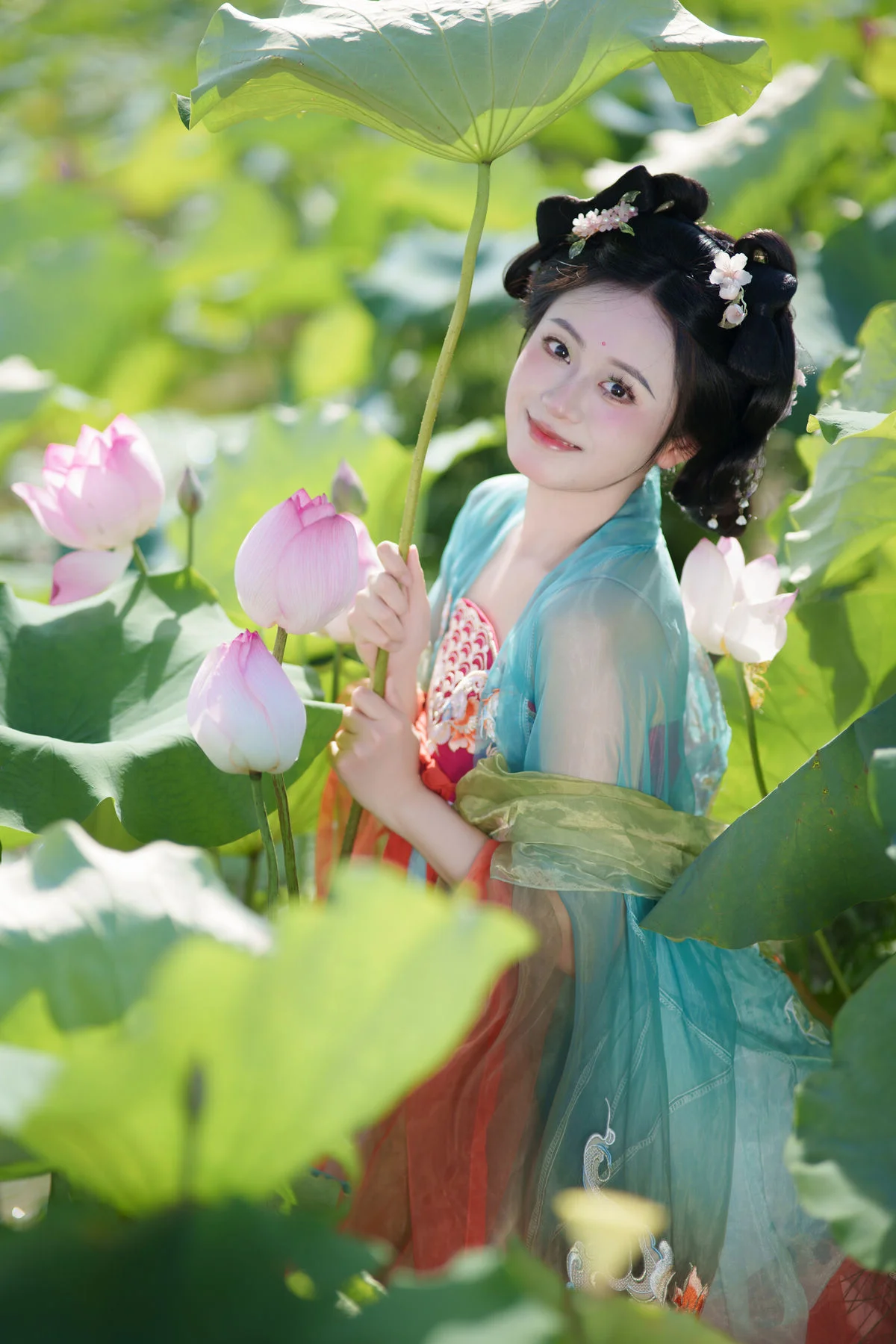 Shu Pian Yoyi Shines in YiTuYu Art Language Vol.7376 Photography Series
