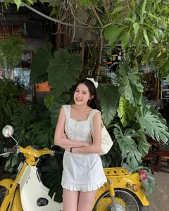 HIEUTHUHAI's Girlfriend Stuns Fans with Radiant Natural Beauty in Unfiltered Viral Photos - image 7