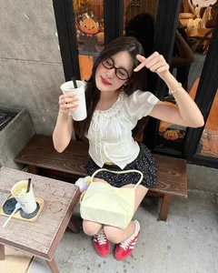 HIEUTHUHAI's Girlfriend Stuns Fans with Radiant Natural Beauty in Unfiltered Viral Photos - image 4