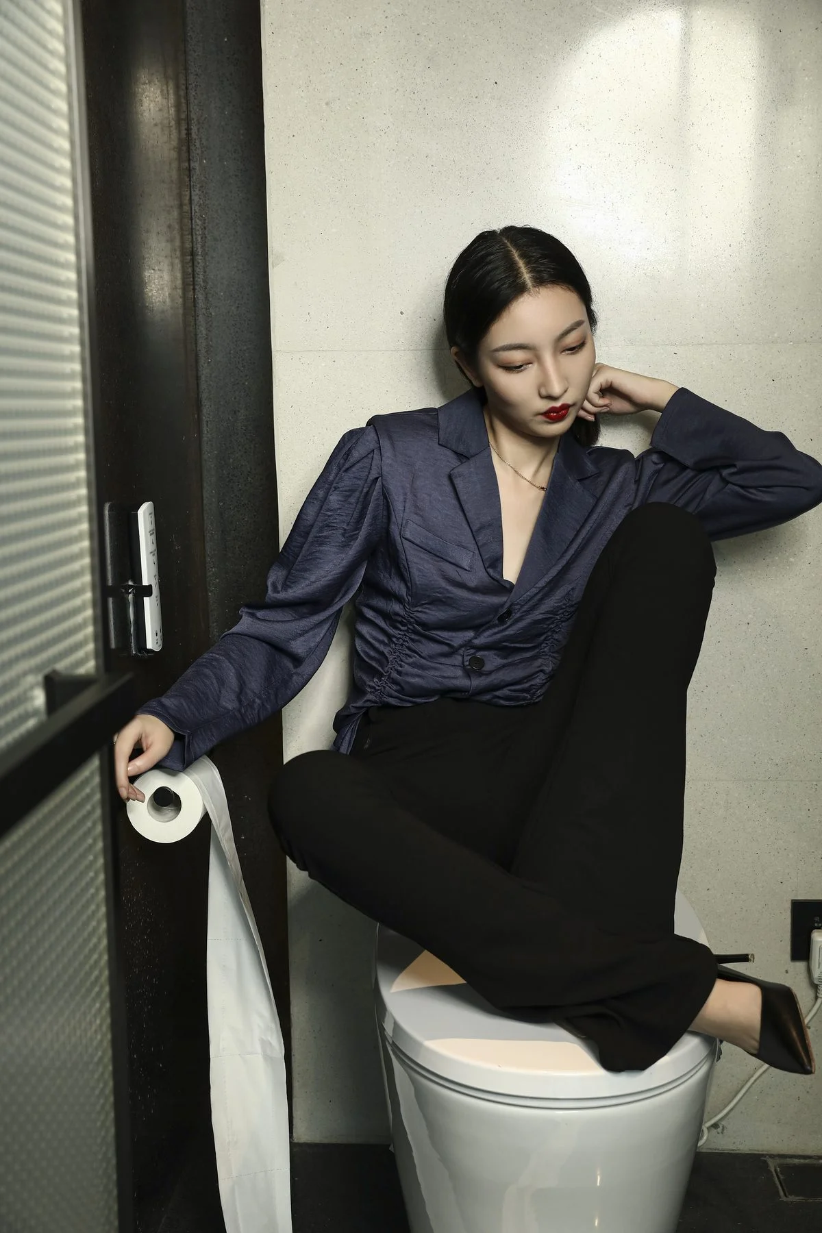 YiTuYu Art Language Vol.4512: Captivating Visuals and Modern Style with Bei Ji