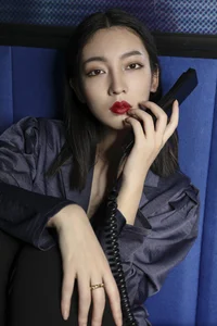 YiTuYu Art Language Vol.4512: Captivating Visuals and Modern Style with Bei Ji - image 4