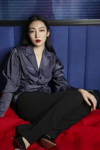 YiTuYu Art Language Vol.4512: Captivating Visuals and Modern Style with Bei Ji - image 7