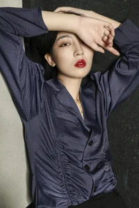 YiTuYu Art Language Vol.4512: Captivating Visuals and Modern Style with Bei Ji - image 17