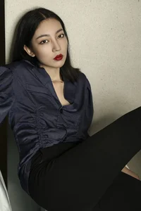 YiTuYu Art Language Vol.4512: Captivating Visuals and Modern Style with Bei Ji - image 15