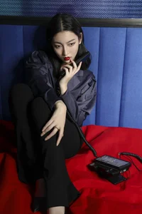YiTuYu Art Language Vol.4512: Captivating Visuals and Modern Style with Bei Ji - image 13
